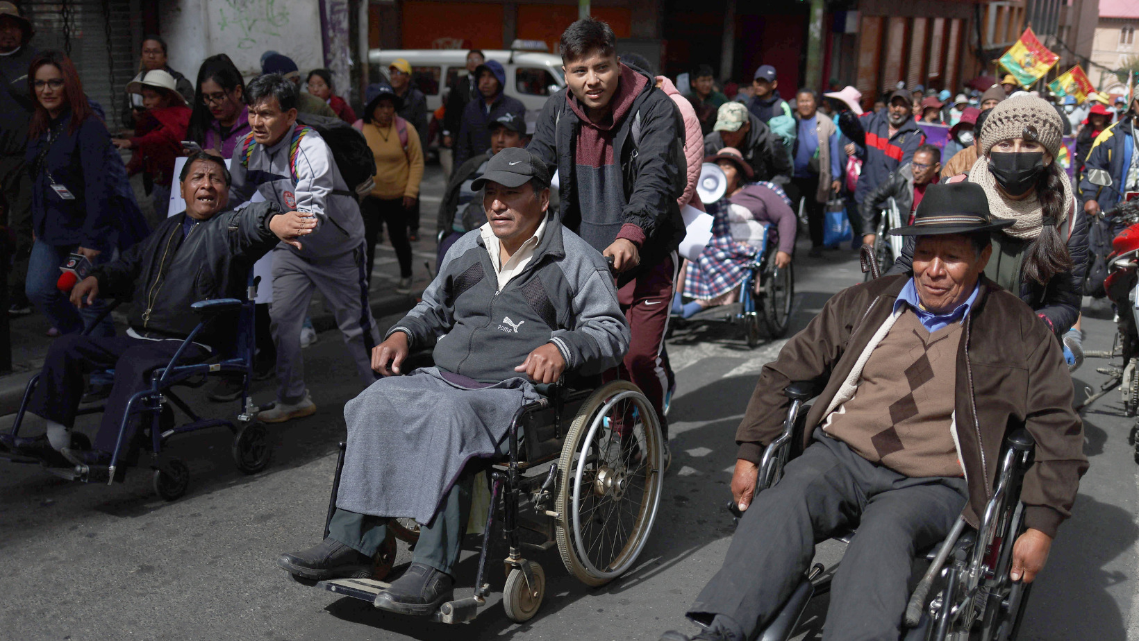 En Bolivia, personas con discapacidad protestan exigiendo aumento de bono estatal