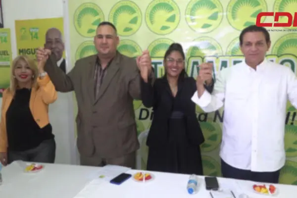 Candidatura a senador por Santiago Daniel recibiendo apoyo del Partido Frente Amplio. Foto CDN Digital