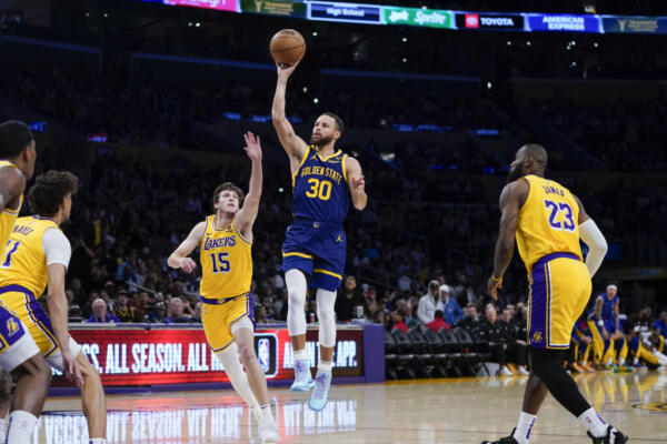Klay Thompson anotó 27 puntos, Stephen Curry anotó 23 y los Golden State Warriors aprovecharon la ausencia por lesión de Anthony Davis.