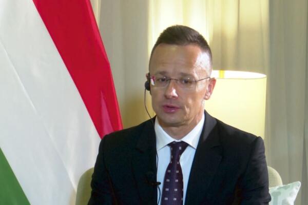 Ministro de Asuntos Exteriores de Hungría: “Quieren normalizar las migraciones ilegales”