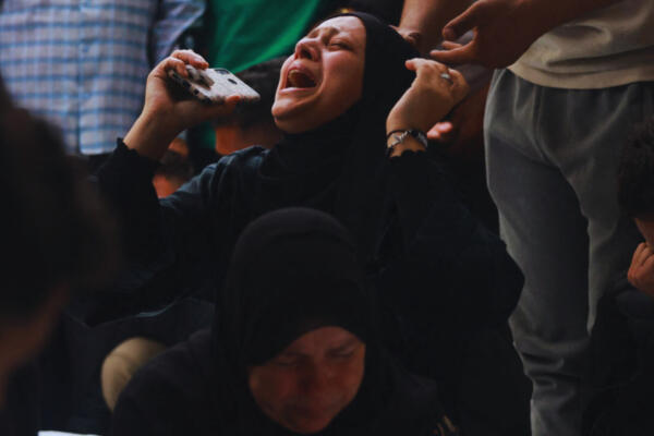 Los palestinos lloran a sus familiares muertos en el bombardeo israelí. Foto: Fuente externa  