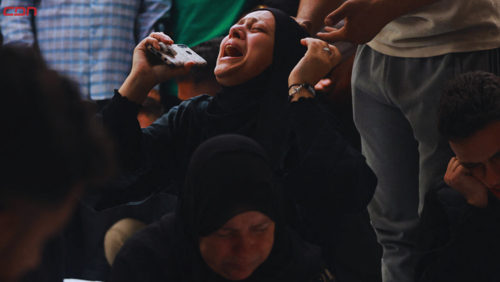 Los palestinos lloran a sus familiares muertos en el bombardeo israelí. Foto: Fuente externa