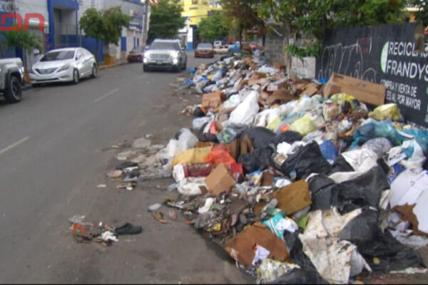 Piden Alcalde Junior Santos eliminar vertederos improvisados en Los Alcarrizos. Invitan a la población a una jornada de limpieza. Foto: CDN Digital