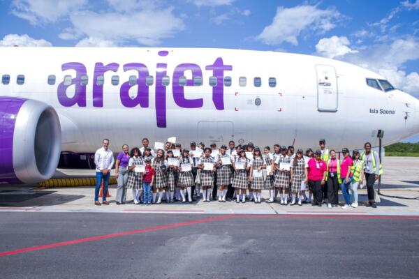 Arajet motiva preparación del talento dominicanos en la carrera de aviación con “Piloto por un día”