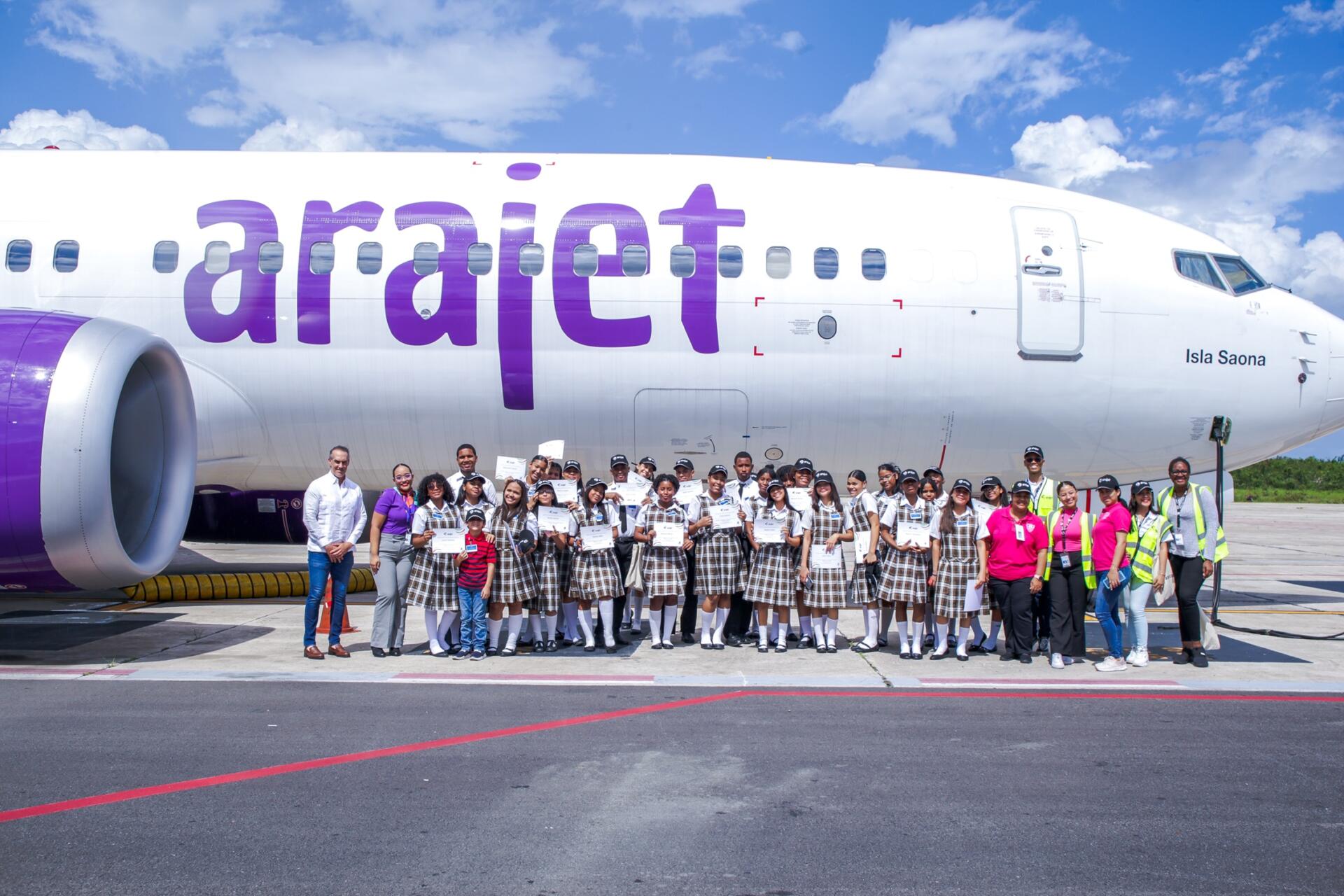 Arajet motiva preparación de dominicanos en la carrera de aviación