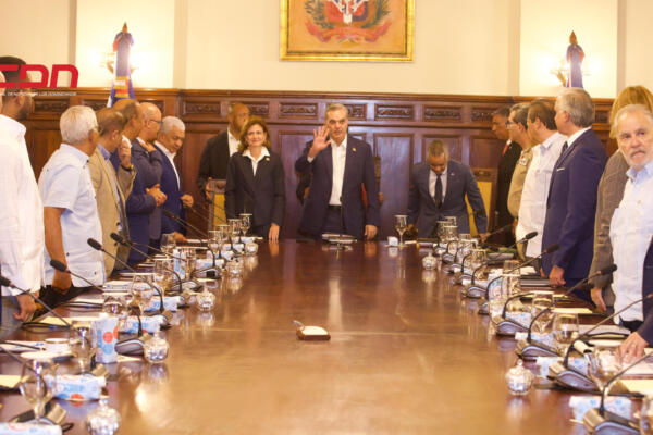 El presidente Abinader junto al consejo de gobierno. Foto: CDN Digital