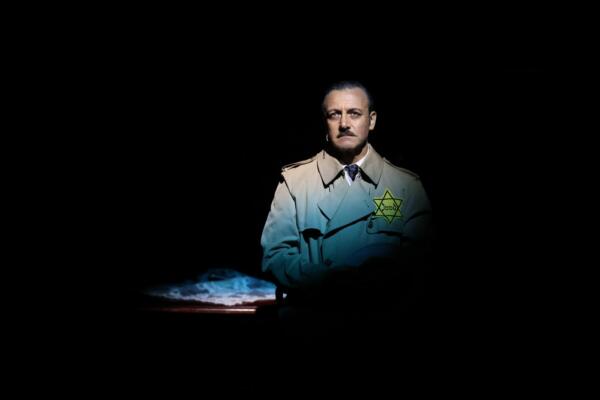 Vic Gómez como Otto Frank en el ´´Diario de Ana Frank´´ (Foto: fuente externa)