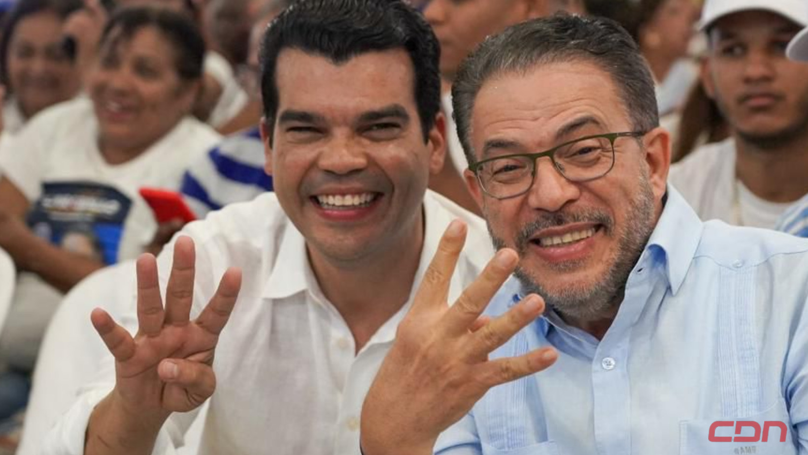 El alto dirigente del PRM, Wellington Arnaud y el candidato a senador por DN, Guillermo Moreno. Foto: Fuente externa