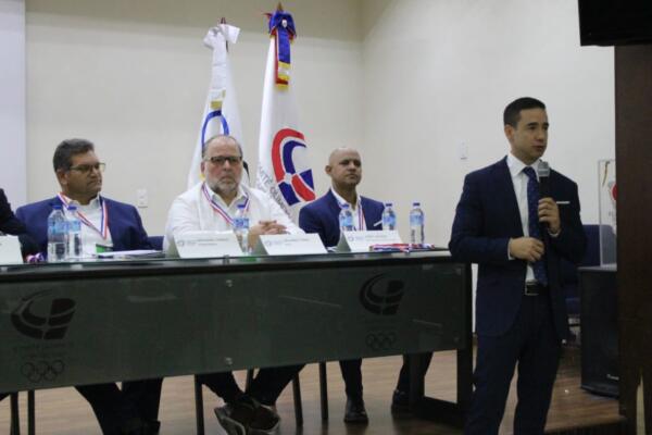 Representantes de FIFA y Concacaf felicitan los avances del balompié en el país