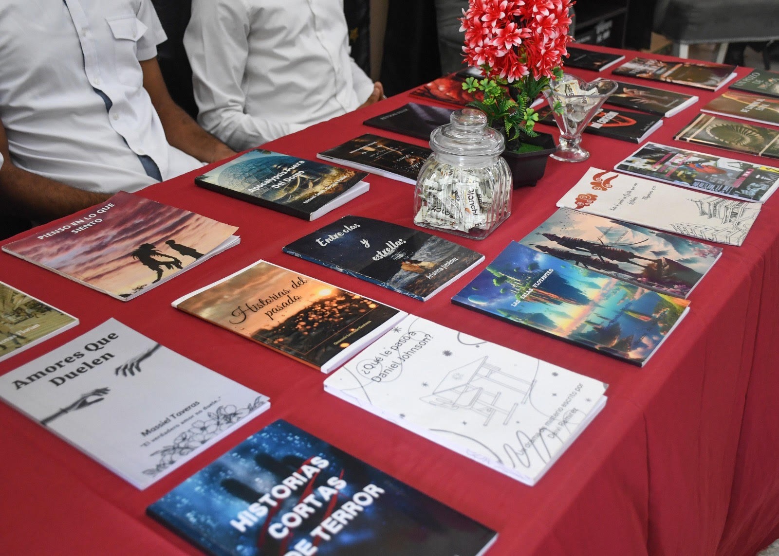 Estudiantes del Politécnico Prof. Juan Bosch ponen en circulación sus obras literarias