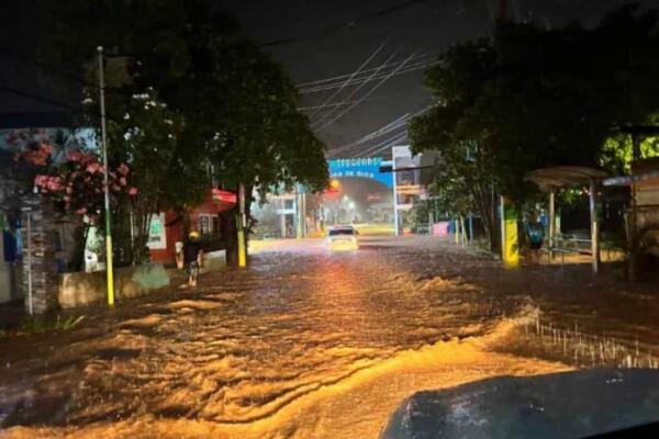 Video: Lluvias provocan inundaciones en La bonita de Las Terrenas. (Foto: Fuente externa)
