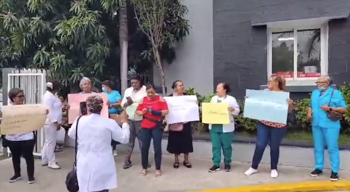 Enfermeras de San Cristóbal protestan en demanda de varias reivindicaciones laborales