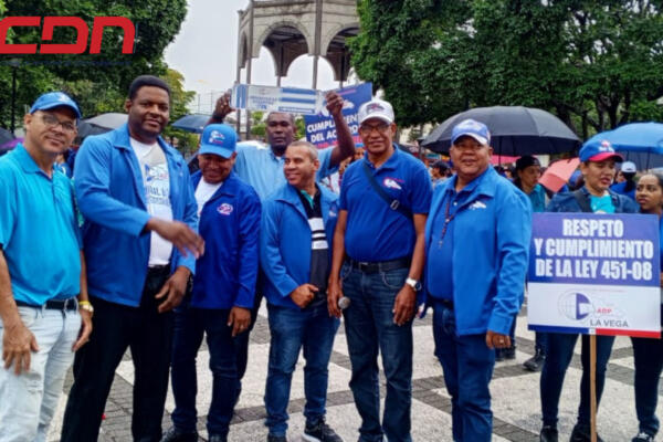 Asociación Dominicana de Profesores (ADP) en La Vega en protesta por nombramientos y mejores condiciones laborales. Foto CDN Digital