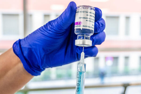 AstraZeneca retira de la venta su vacuna contra el Covid 