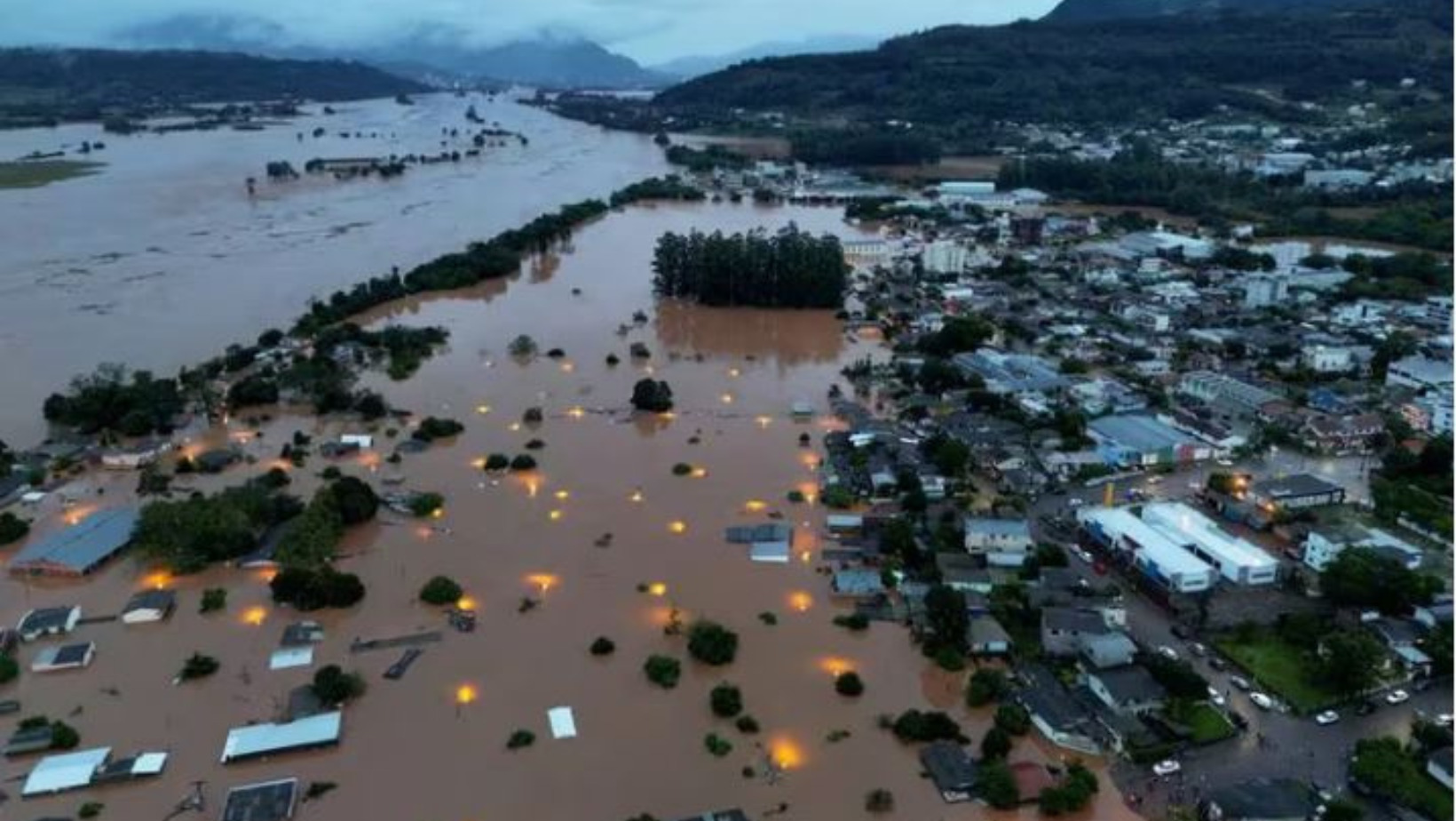 Aumenta a 57 el número de víctimas mortales por inundaciones en Brasil