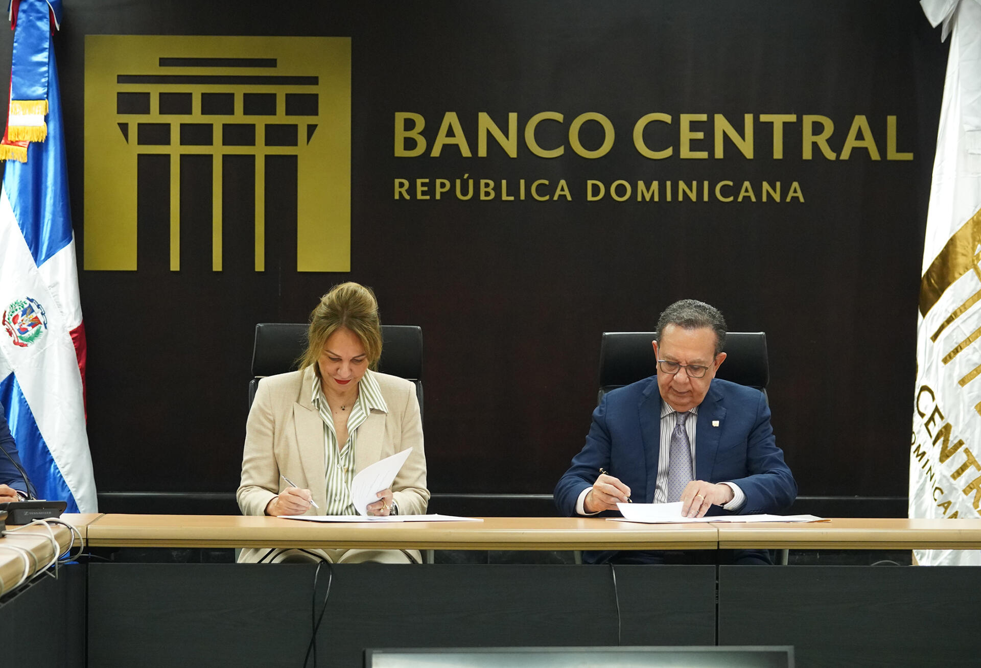 Banco Central y Cultura firman un acuerdo para realizar la Encuesta Nacional de Consumo Cultural