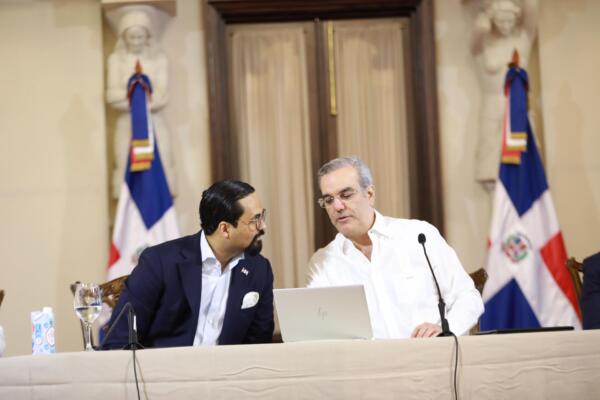 Bartolome Pujals junto al presidente Luis Abinader. Foto: fuente externa