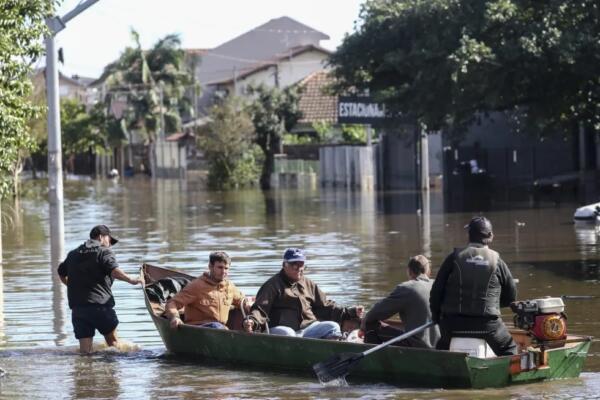 Sube a 155 el número de muertos en las inundaciones. Foto fuente externa
