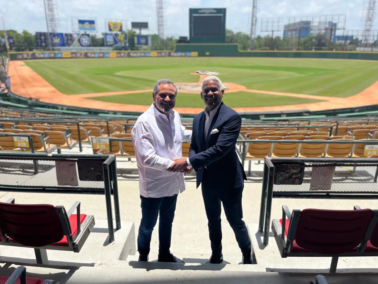 El Comisionado Noboa le expresó al embajador que el presidente Luis Abinader apoya todas las iniciativas que fortalezcan las relaciones internacionales para llevar al béisbol dominicana a playas extranjeras.