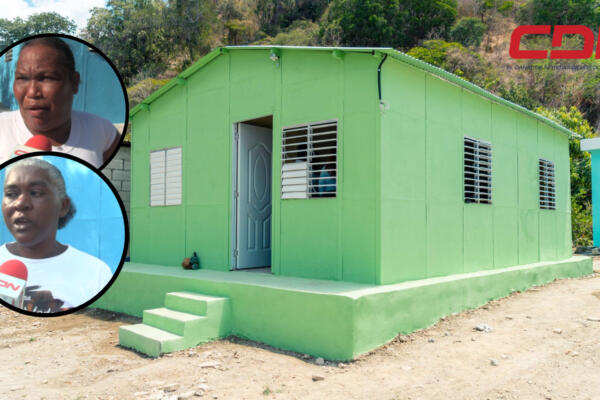 Alguna de las personas beneficiadas con viviendas en sector Punta de Garza de Azua. Foto CDN Digital