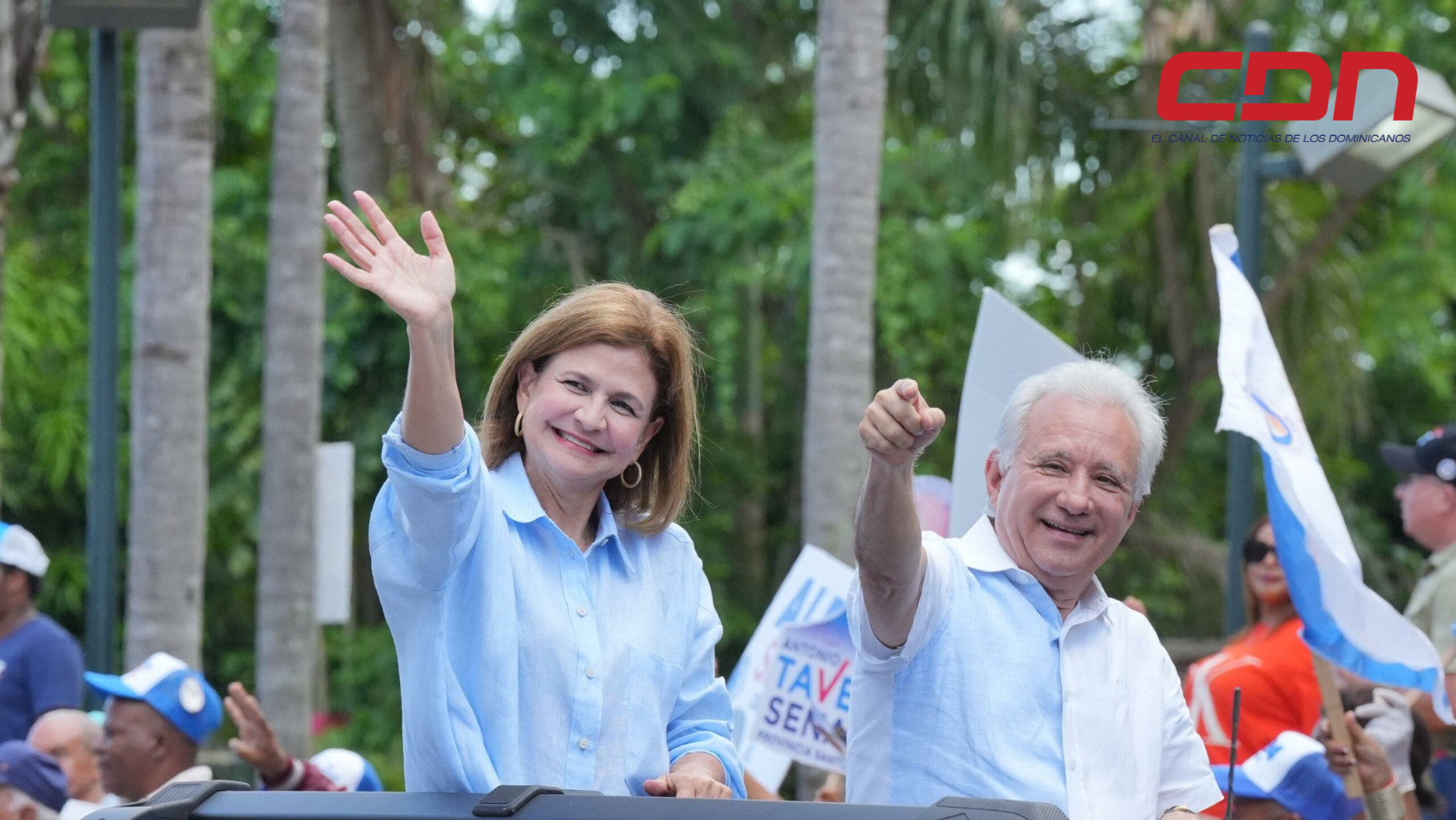 Raquel Peña junto al senador y candidato a esa curul, Antonio Taveras.