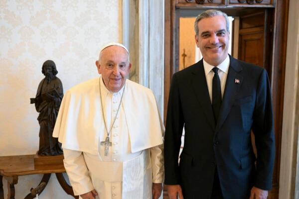 El papa Francisco y Luis Abinader. (Foto:  fuente externa)