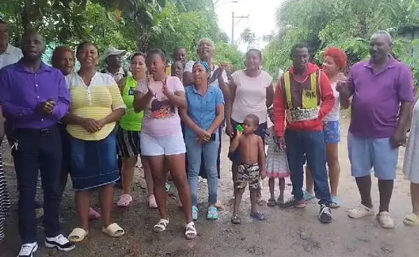 Residentes en Los Acarrizos reclaman solución a varias problemáticas. (Foto: fuente externa)