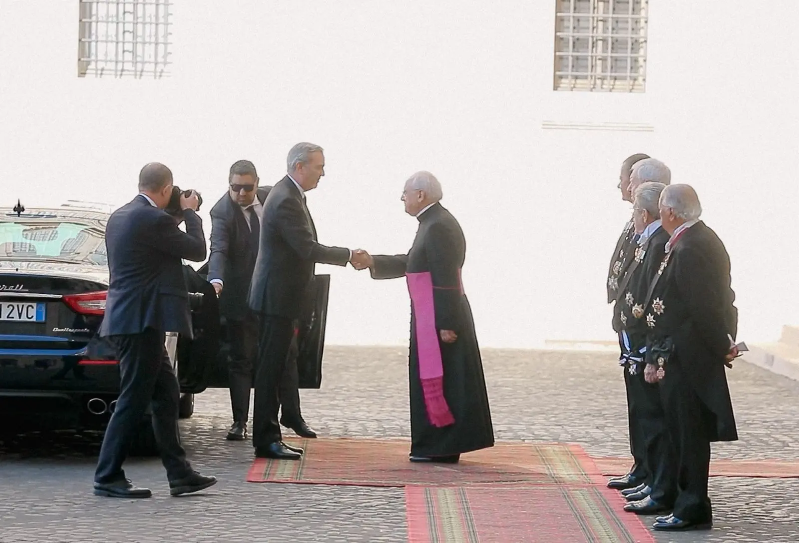 Presidente Abinader llega a la sede del Vaticano para su audiencia privada con el Papa Francisco