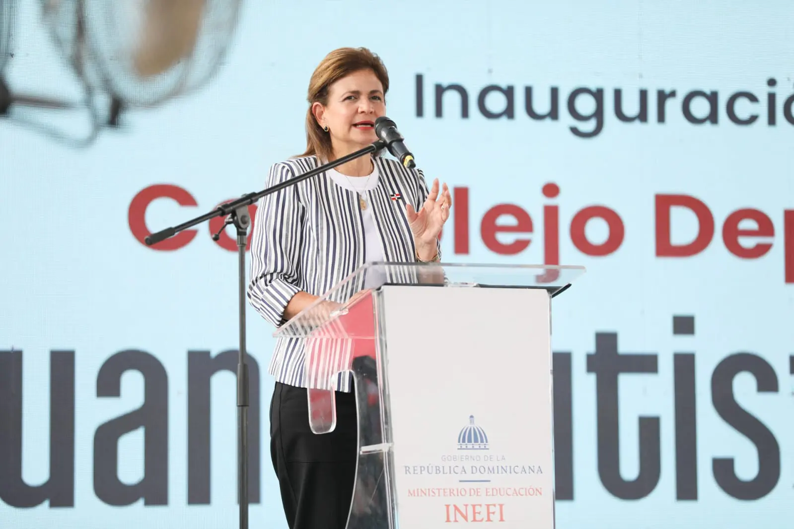 Vicepresidenta Raquel Peña inaugura complejo deportivo en Los Mina remozado por el INEFI (foto, fuente externa)