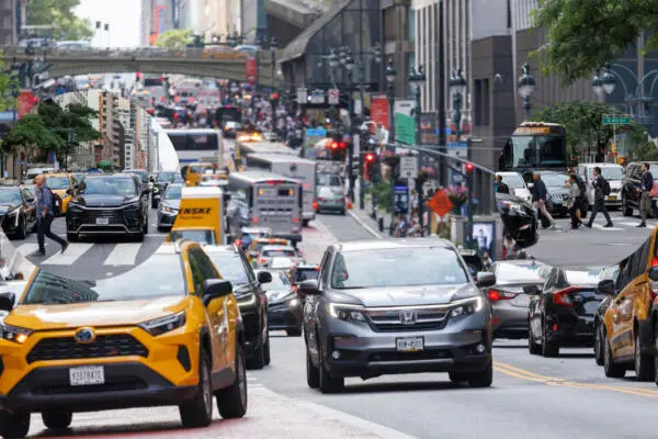 Cancelan de forma indefinida peaje para aliviar tráfico en Manhattan, Nueva York, una importante fuente de recaudación para la MTA. Fotos: Agencia EFE