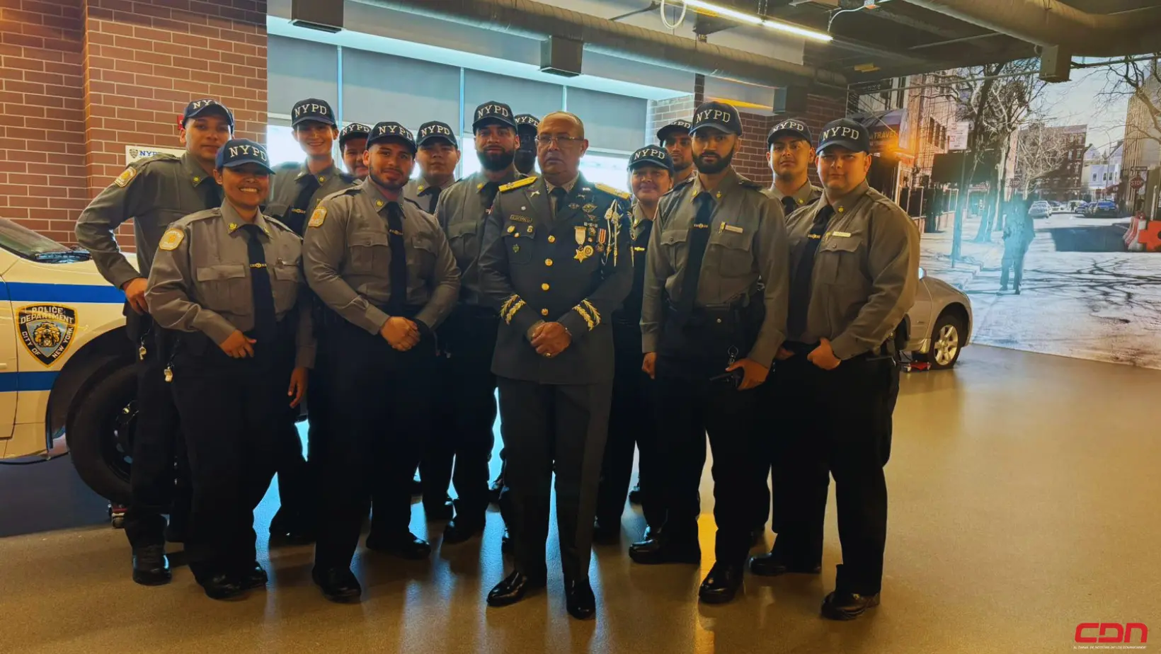 El mayor general de la Policía Nacional (PN) junto a integrantes de la Academia de la Policía de Nueva York. Foto: Fuente externa