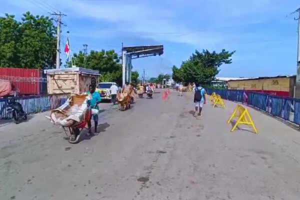 Nacionales haitianos en la zona fronteriza entre Dajabón y Juana Méndez. Foto: CDN Digital