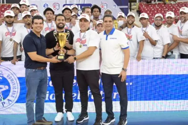 El torneo es organizado por la Federación Dominicana de Baloncesto, que preside Rafael Uribe. El Comisionado de la LND es el exselección nacional de baloncesto e inmortal de este deporte, José -Maíta- Mercedes.
