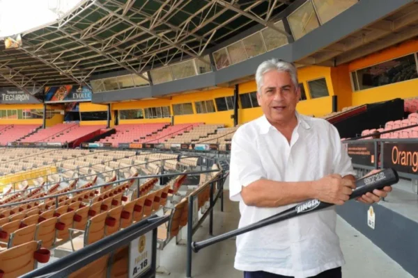 Chilote relata la gran relación que tuvo y sostiene con la liga mexicana a través de los equipos Cafeteros de Córdoba, Charros de Jalisco, y Diablos Rojos de México, equipo de los cuales fue manager-jugador. 