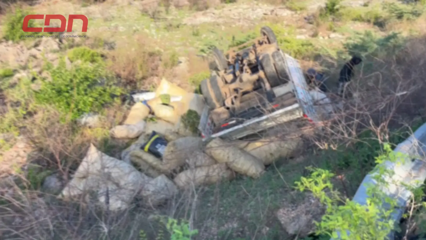  Uno de los haitianos digo que el chofer maniobró el camión de forma inadecuada.