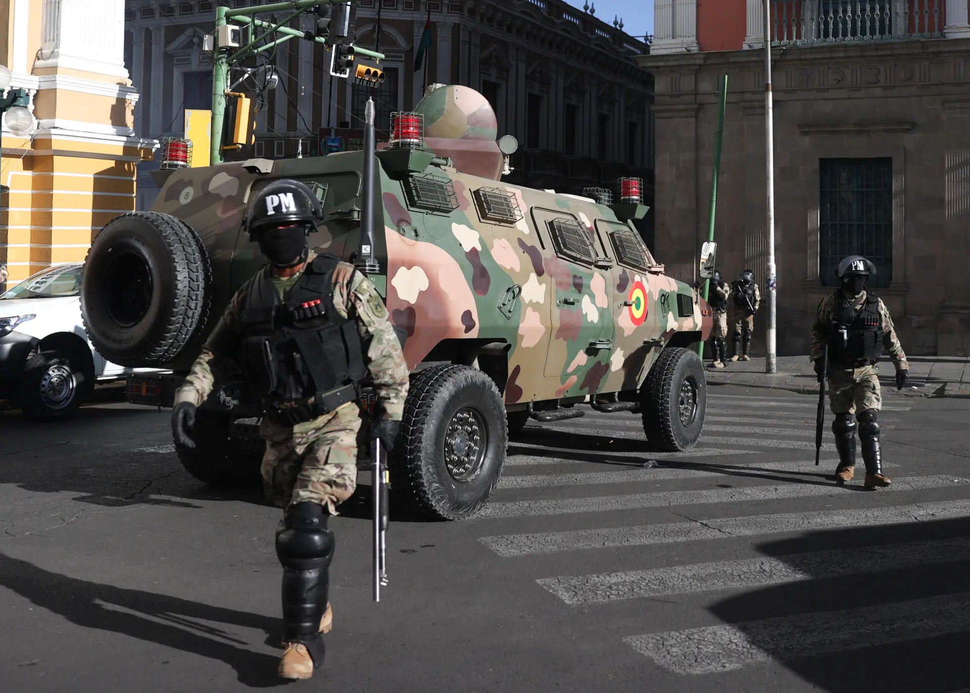 Presidenta de México reprueba el levantamiento de las tropas de Bolivia
