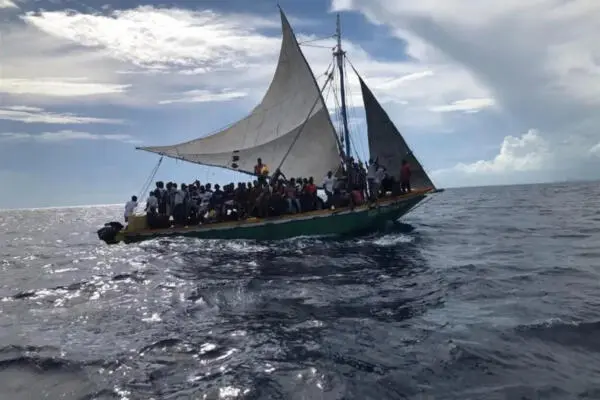 Por lo menos 118 migrantes haitianos llegan en barco de vela a Los Cayos de Florida. Foto fuente externa