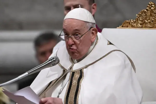 Papa Francisco insta a sacerdotes a hacer homilías de 8 minutos