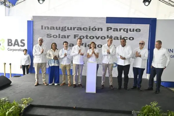 Raquel Peña encabeza apertura del parque fotovoltaico La Victoria