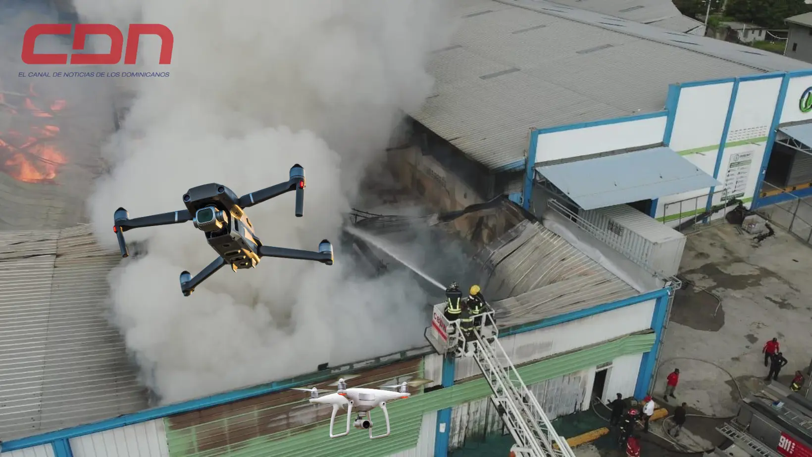 Uso de drones resultó vital para controlar incendio en nave industrial de autopista Duarte