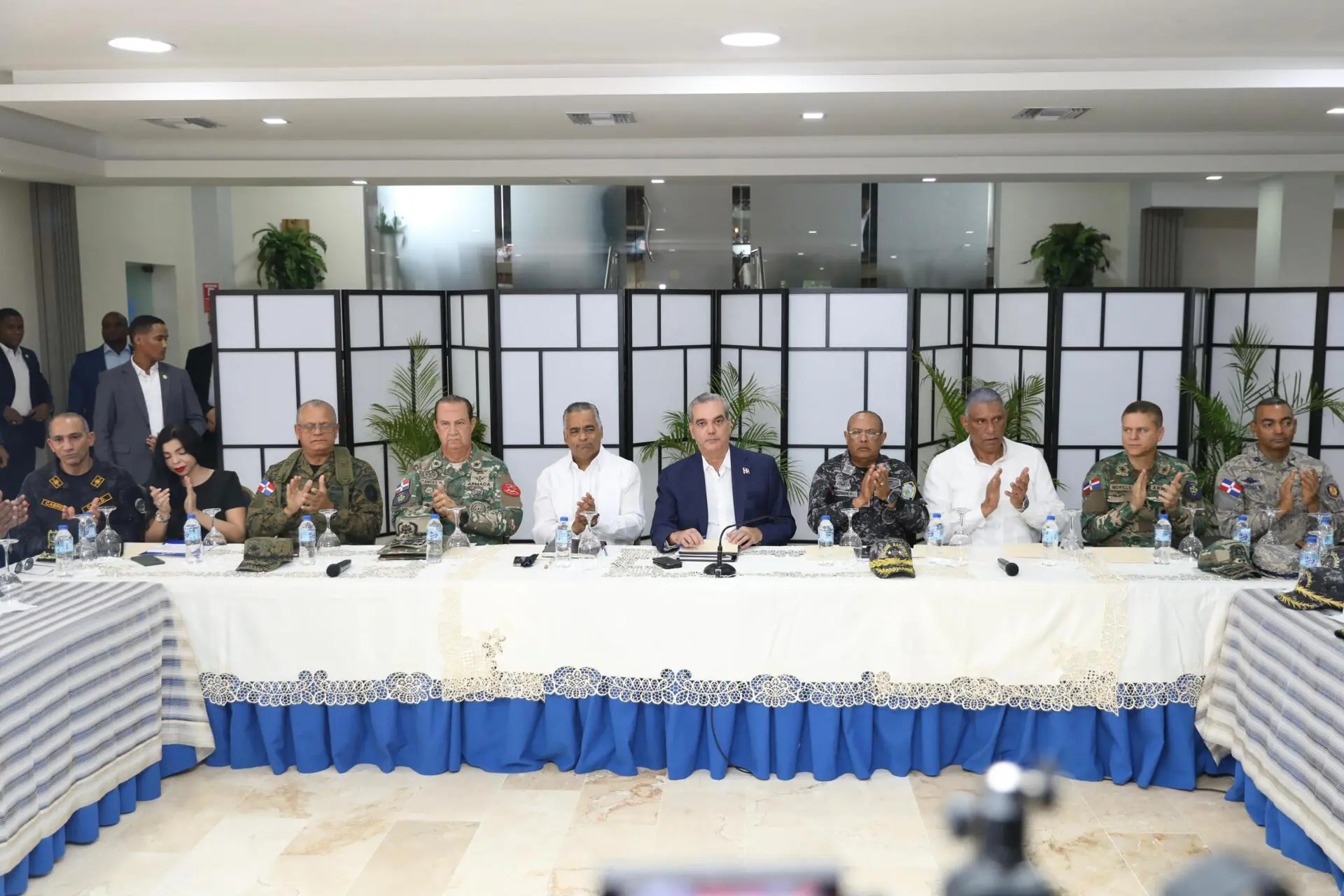 El presidente Luis Abinader junto a los integrantes de la mesa del Plan de Seguridad Ciudadana. (Foto: fuente externa)