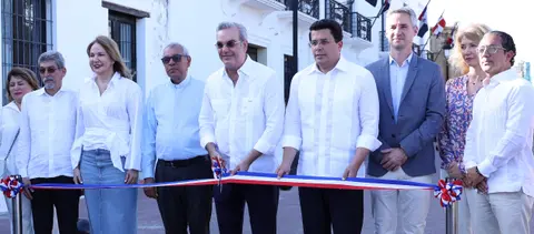 Presidente Abinader y ministro Collado entregan remozado el Museo de la Catedral en Ciudad Colonial. (foto, fuente externa