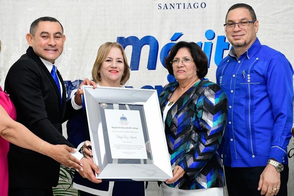 Ministerio de Educación reconoce desempeño de docentes