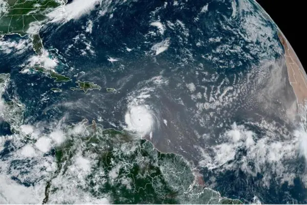Fotografía satelital donde se muestra la localización del huracán Beryl en la cuenca atlántica