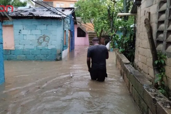 Residentes de Cancino Adentro piden auxilio a las autoridades por fuertes inundaciones
