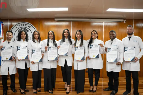 INDEN entrega nuevos especialistas al sistema de salud dominicano