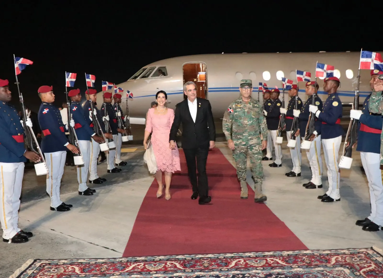 Presidente Abinader regresa de Panamá tras asistir a toma de posesión de Mulino Quintero