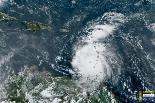 Vista del ojo del huracán Beryl durante su paso por el Caribe