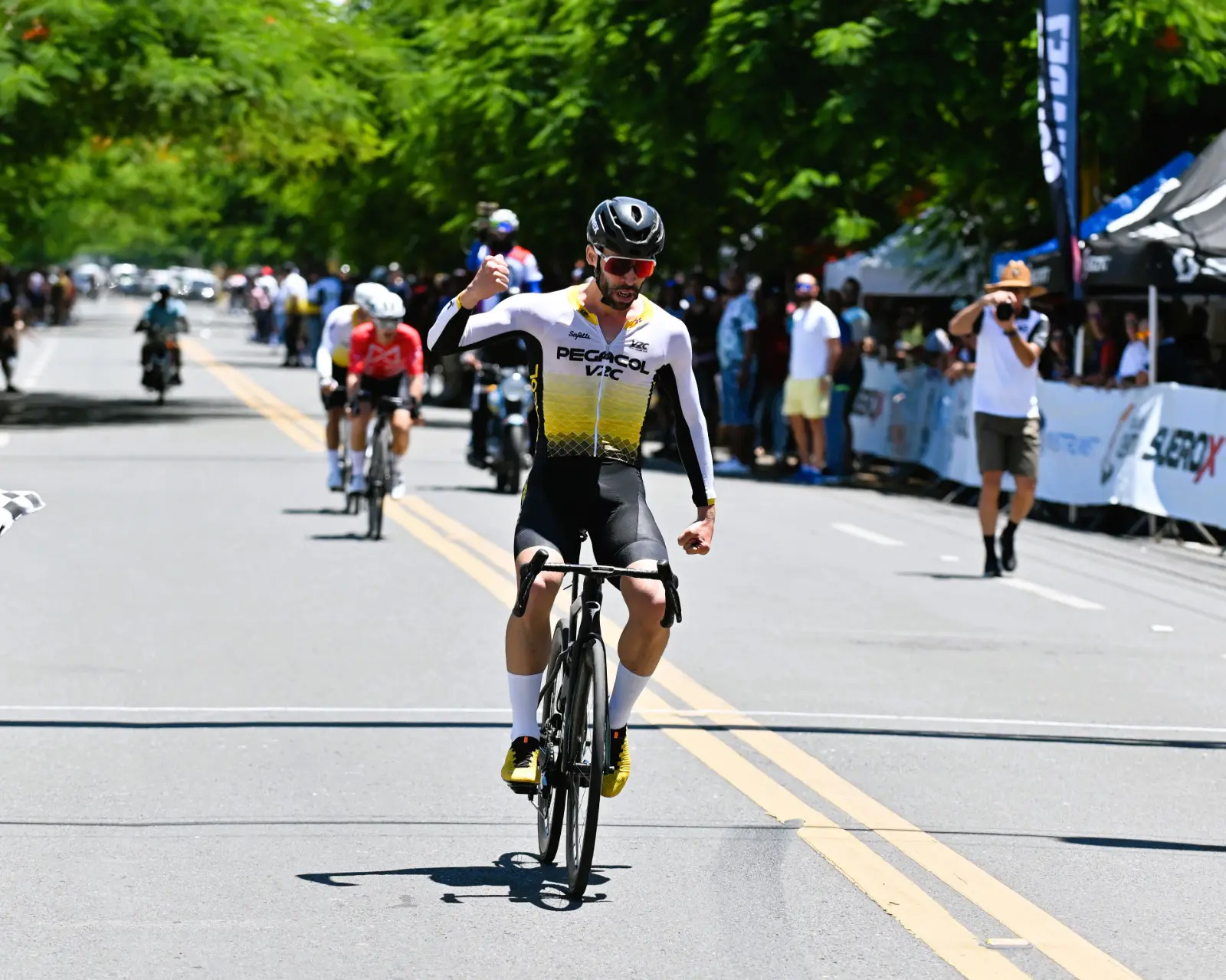 En la división Sport, Juan Ovalles (AC Training), con un tiempo de 30 minutos y 16 segundos superó ampliamente a Jonathan Nuñez (Team Papo Lucas) y a David Polanco (HCT) (3ero), Anderson Monegro y Derwand López (AR Cycling) fueron cuarto y quinto, respectivamente.