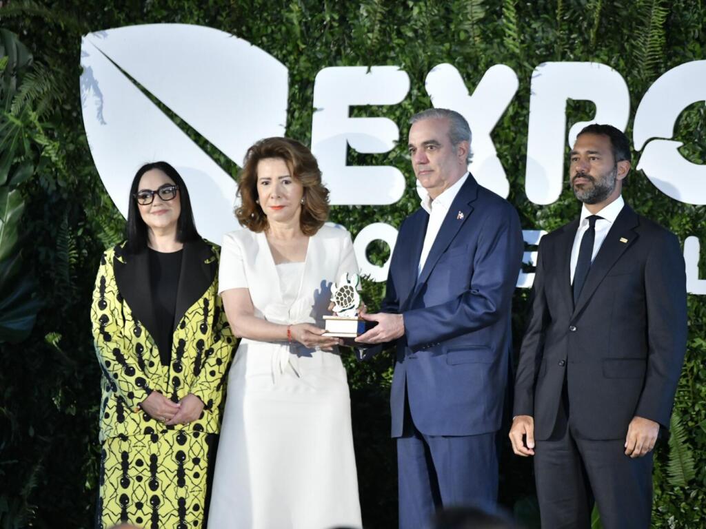 Elizabeth Mena, Melba Segura de Grullón, Luis Abinader y Samuel Sena